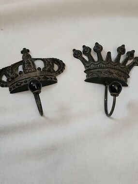 Vintage Set Of  Black Cast Iron Crown Hooks